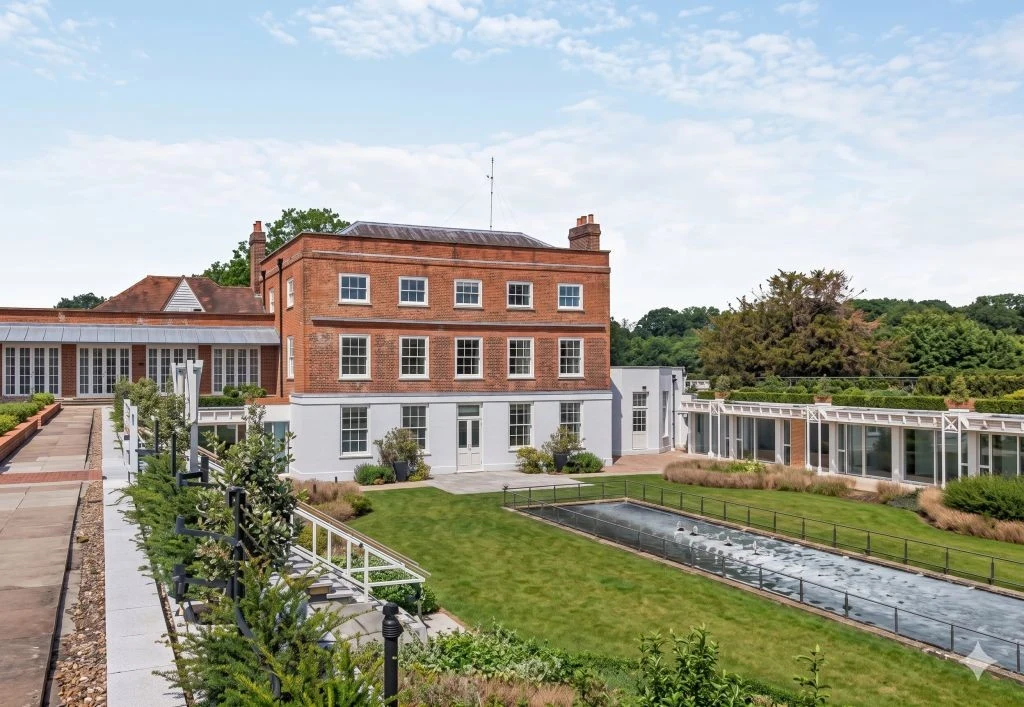 Eastley End House and garden